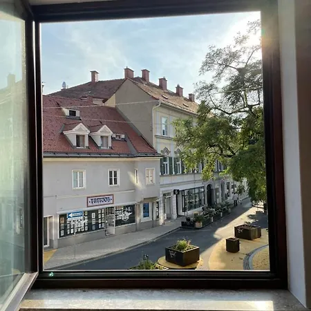 Zentrum & Parkmoeglichkeit * Graz